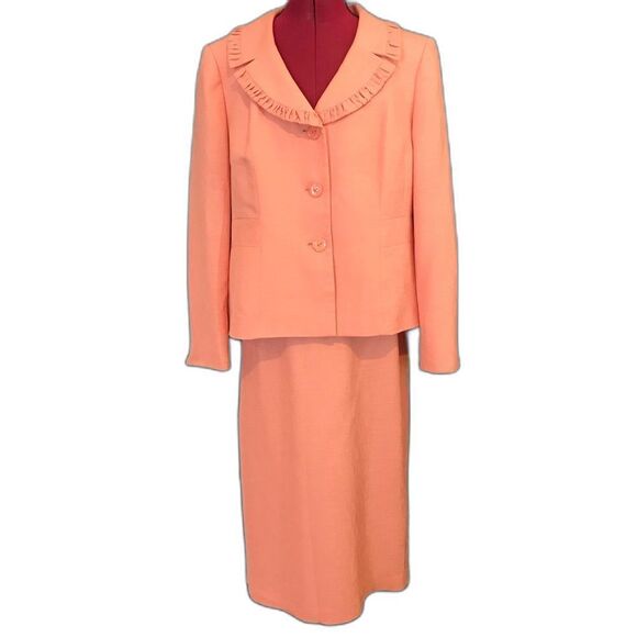Suit Studio Skirt Suit Women’s Plus Size 16 Peach 2-Piece Blazer & Skirt Set - Picture 1 of 9